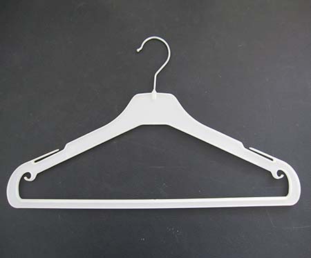 青岛塑料衣架在服装仓储与物流中的重要作用